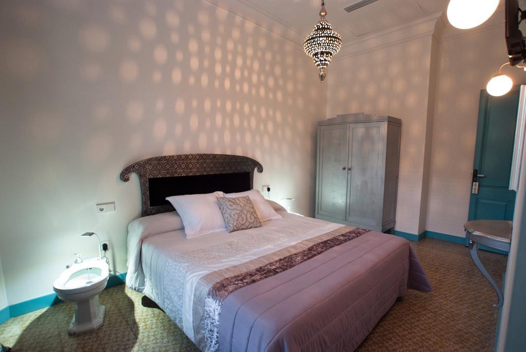 Hotel Hostal Chic Sant Feliu de Guíxols Chambre photo