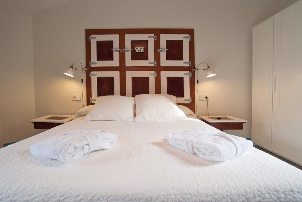 Hotel Hostal Chic Sant Feliu de Guíxols Chambre photo